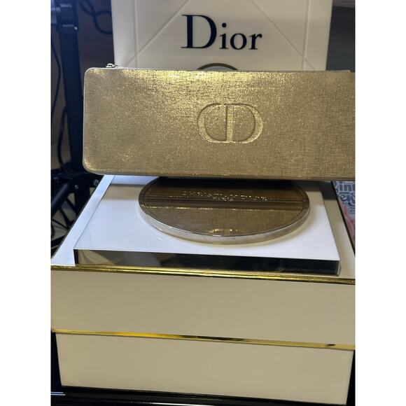 Dior Prestige Limited Edition 7 piece skin care set in Gold “CD” logo zip case - Picture 2 of 7